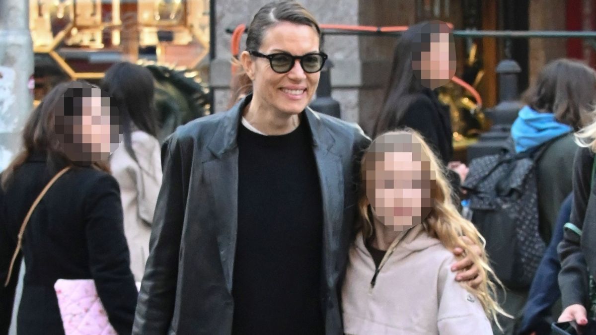 Βίκυ Καγιά: Βόλτα στο κέντρο της Αθήνας με την 11χρονη κόρη της, Μπιάνκα 1