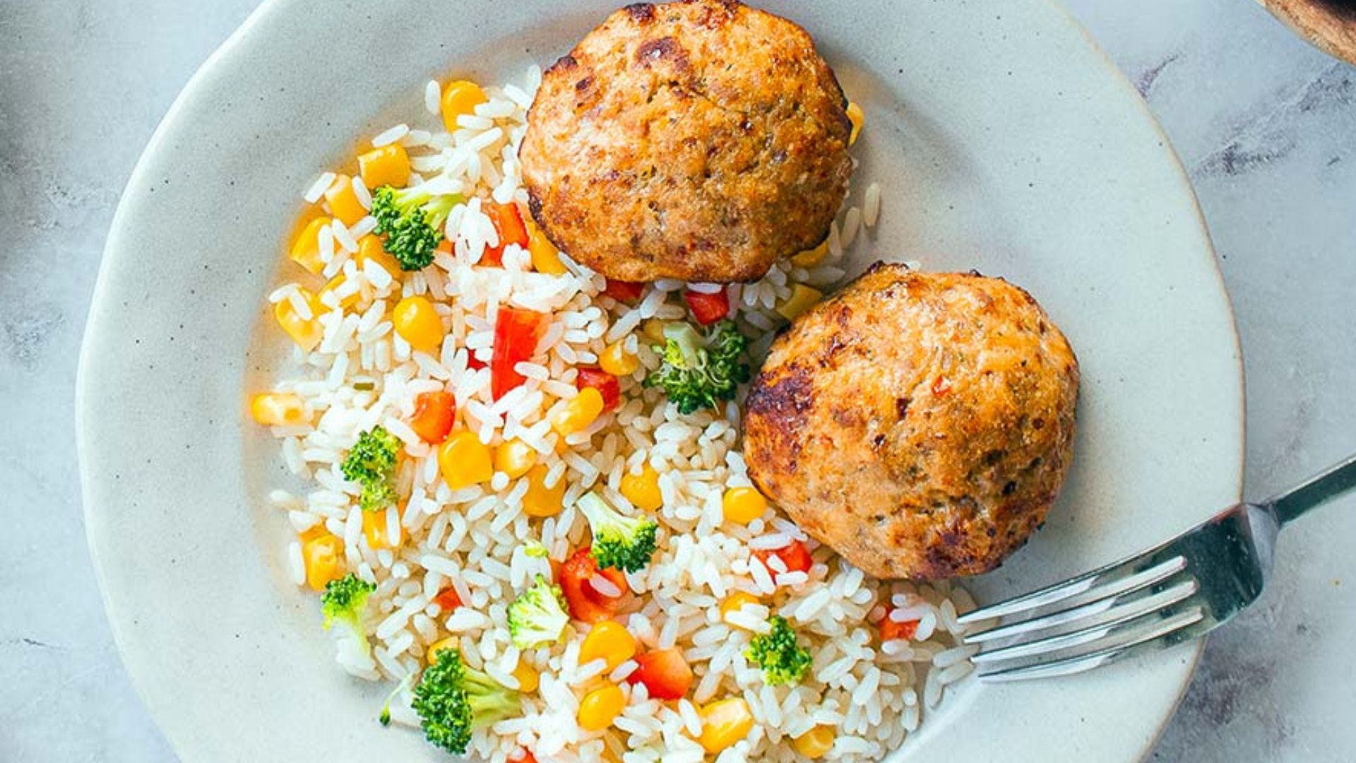 Αφράτα μπιφτέκια γαλοπούλας με βρώμη – Υγιεινά και πεντανόστιμα από την Αργυρώ Μπαρμπαρίγου 1