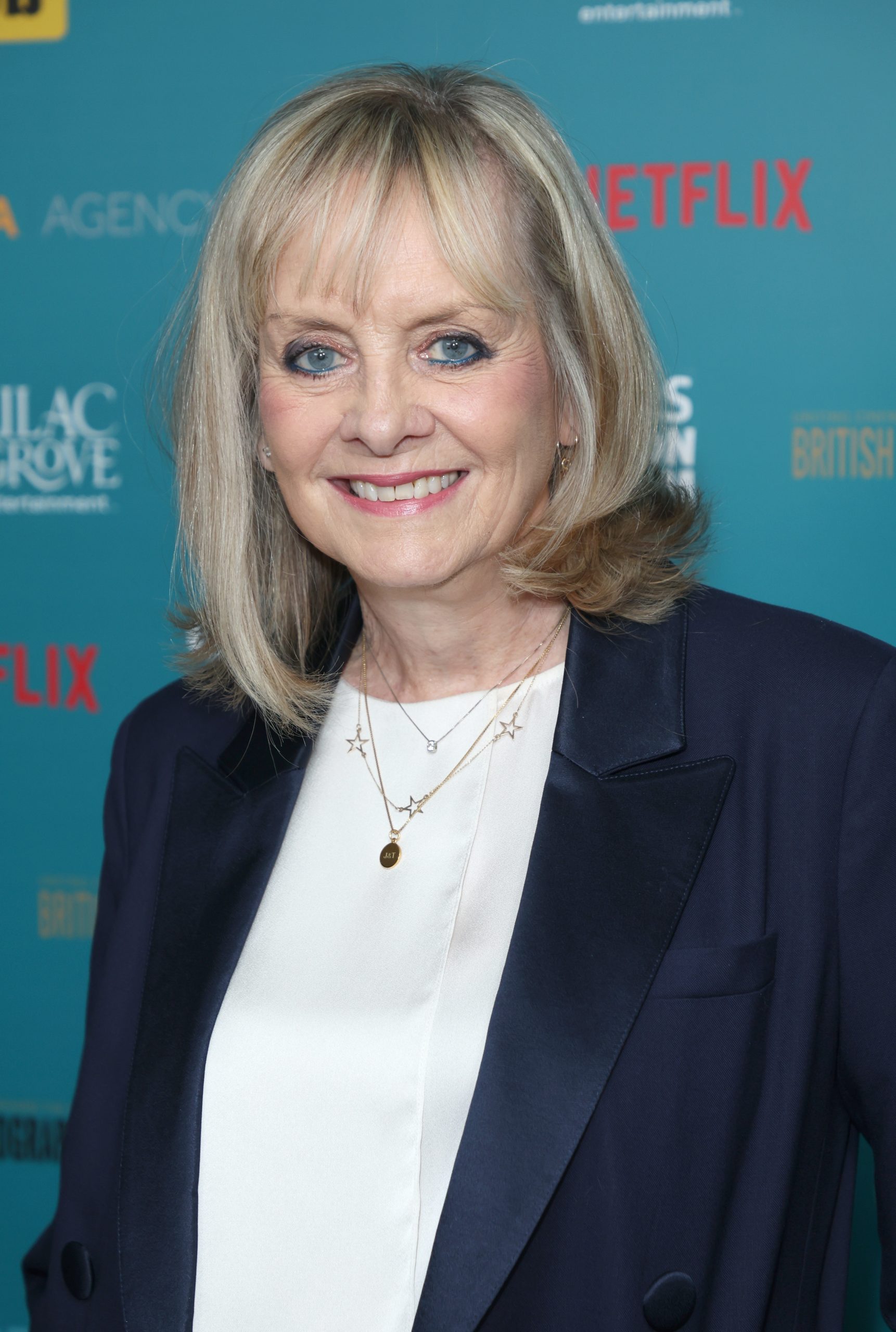 Twiggy: Η εμβληματική μούσα των 60s που λάμπει στα 76 της ακόμη και χωρίς το θρυλικό pixie 4