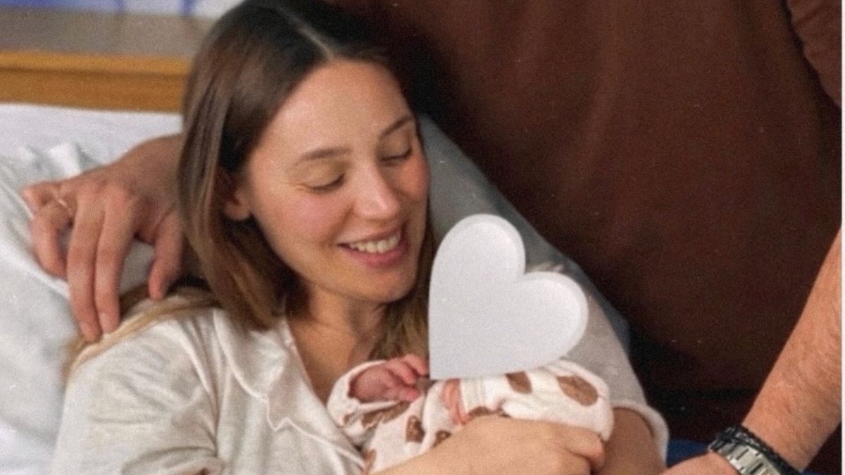 Μητέρα για πρώτη φορά η Άννα Κορακάκη: Η συγκινητική ανακοίνωση για τη γέννηση της κόρης της