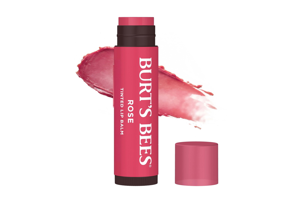 Κι όμως, η Margot Robbie φορά lip balm 6 δολαρίων στα Ανεμοδαρμένα ύψη 3