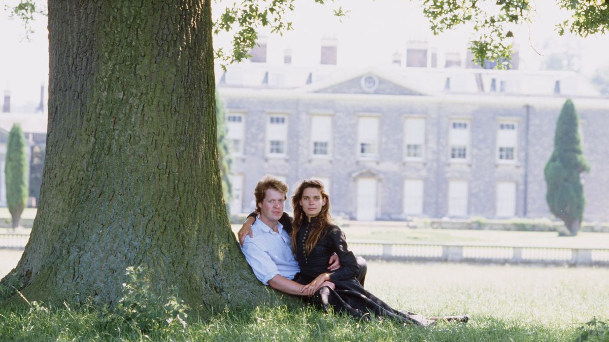 Από το «ομορφότερο κορίτσι του κόσμου» στην αρχαιολόγο που του έκλεψε την καρδιά- Η ερωτική ζωή του αδερφού της Diana ξανά στο προσκήνιο 1