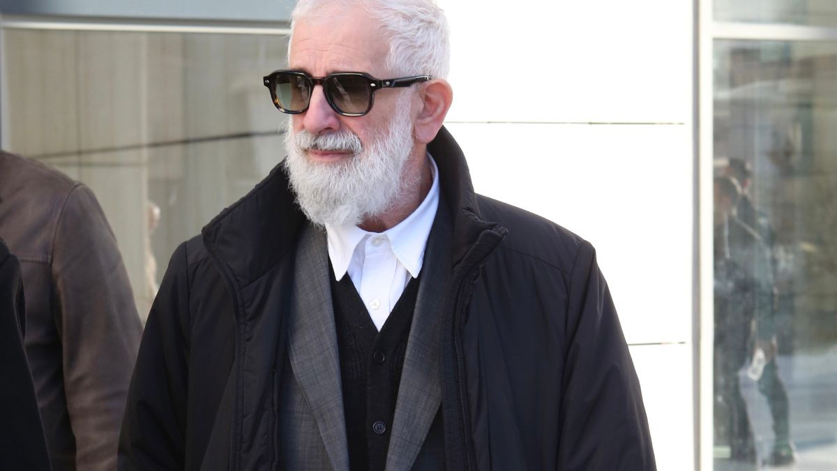 Πέτρος Φιλιππίδης: Η σπάνια δημόσια εμφάνιση στο θέατρο και η αντίδρασή του σε ερώτηση ρεπόρτερ