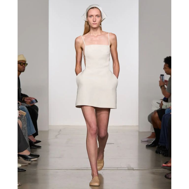 The Tradwife Apron: Όταν η ποδιά επιστρέφει ως σύμβολο 4