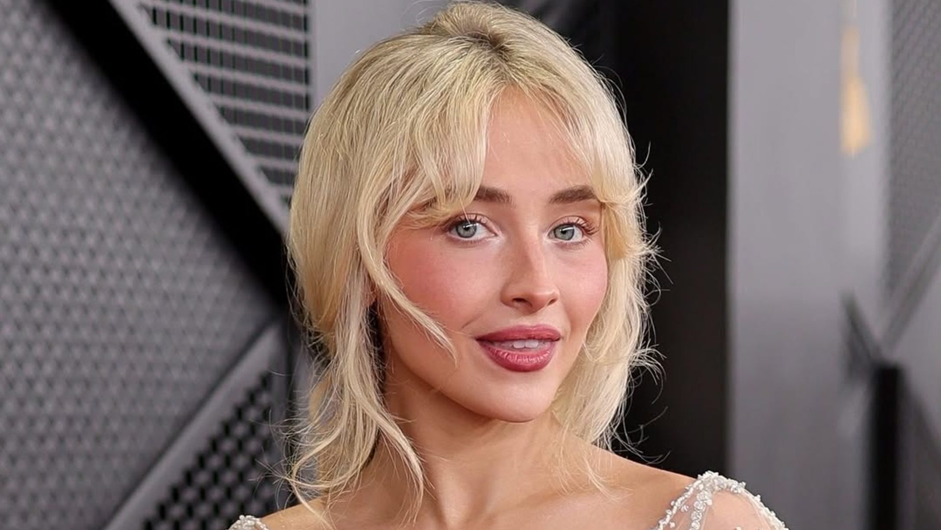 Grammys 2026: Τα beauty looks των stars που έκλεψαν τις εντυπώσεις