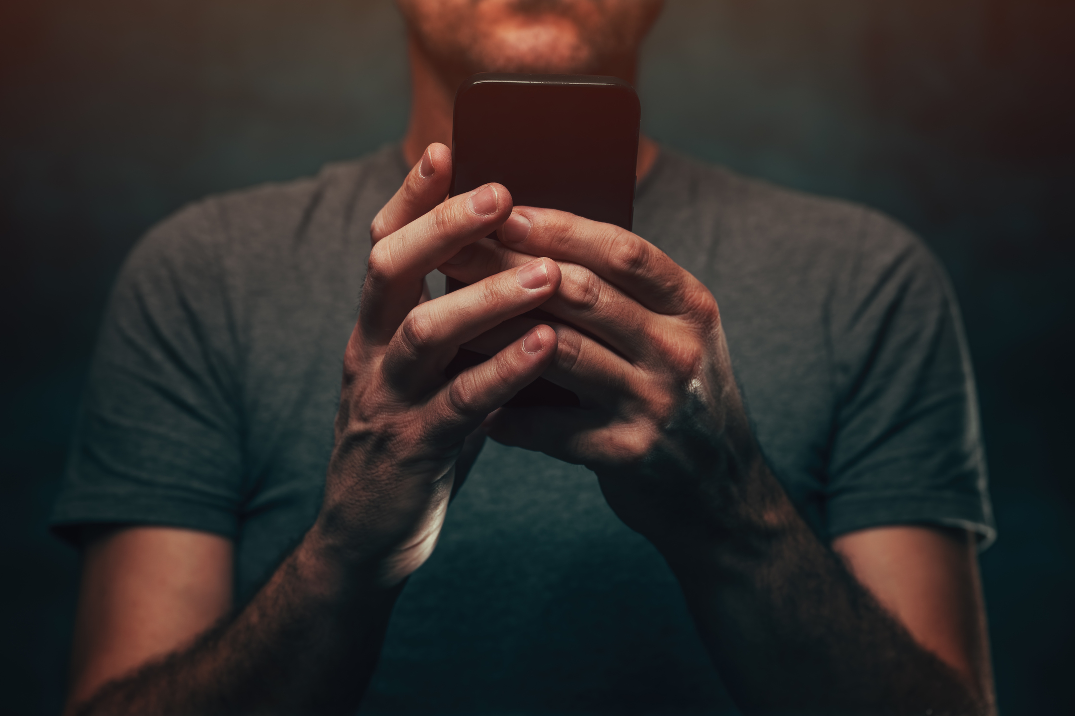 Το FOMO στην εποχή της υπερσύνδεσης και γιατί η αίσθηση ότι «κάτι χάνουμε» είναι η νέα κανονικότητα 1