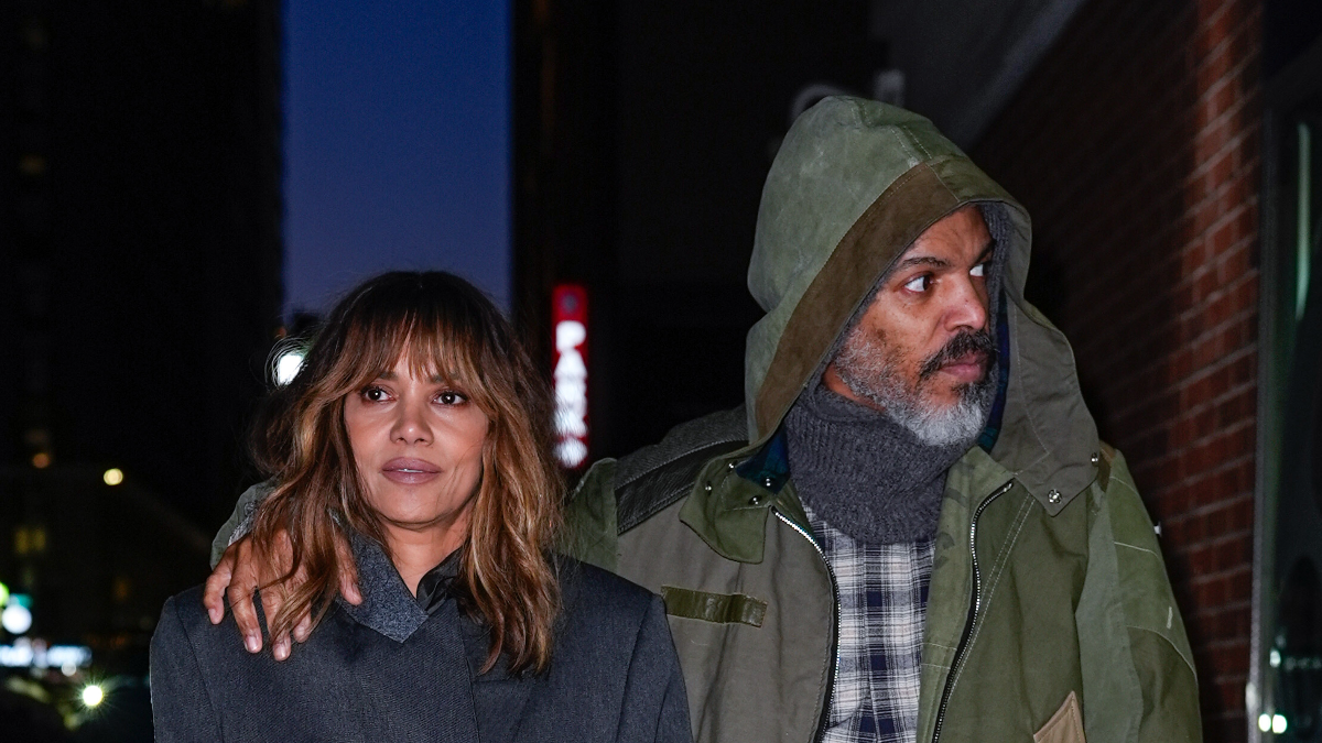 Η Halle Berry θα ντυθεί νύφη για τέταρτη φορά: Αποκάλυψε τον αρραβώνα της με τον Van Hunt