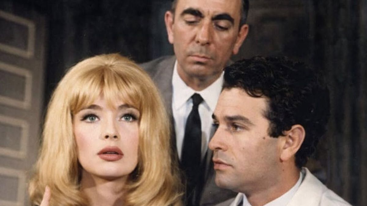 Μια αγνώριστη, ξανθιά Τζένη Καρέζη, ο Νίκος Κούρκουλος και ο Διονύσης Παπαγιαννόπουλος σε μια σπάνια φωτογραφία 1