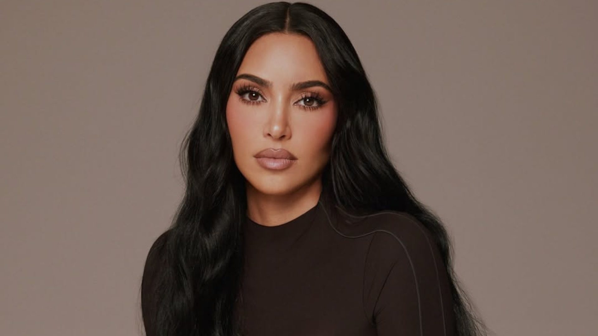 Kim Kardashian: Έκανε την πιο γρήγορη αλλαγή στα μαλλιά της 1