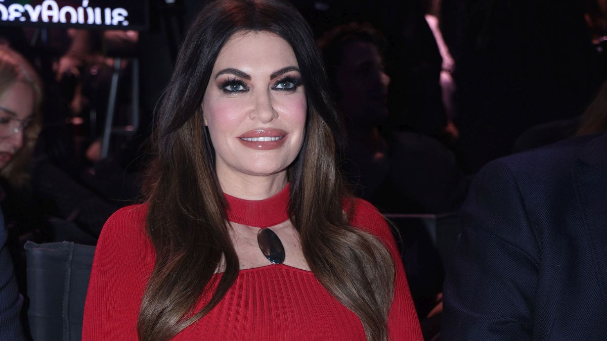 Kimberly Guilfoyle: Η εμφάνιση στα κόκκινα στον Ελληνικό Τελικό της Eurovision 1