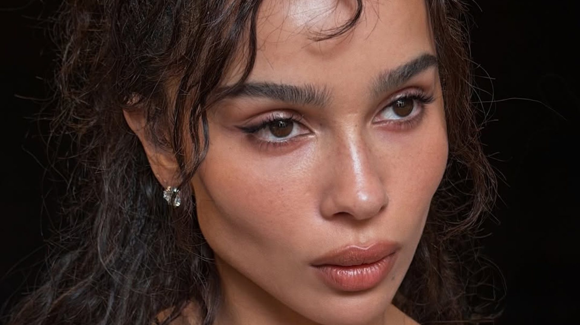 Το micro-winged eyeliner επέστρεψε – τα looks των stars που θα λατρέψετε 1