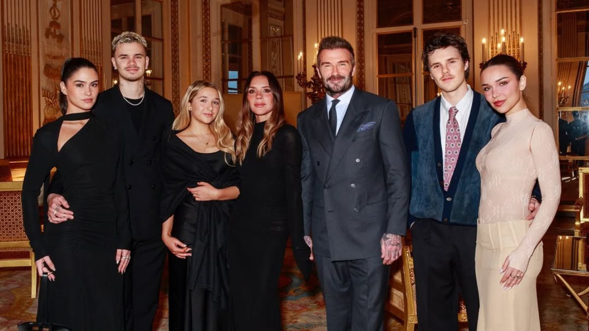 Ένα μήνα μετά την επίθεση του Brooklyn, Victoria και David Beckham μοιράστηκαν εικόνες του γιου τους