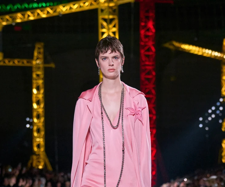 Η Chanel επαναπροσδιορίζει το φθινοπωρινό μακιγιάζ και δίνει νέα διάσταση στη λάμψη 4