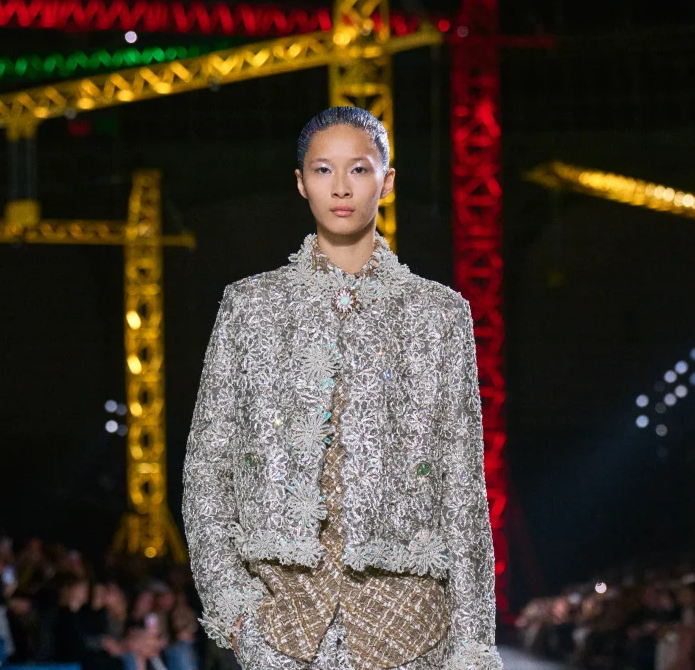 Η Chanel επαναπροσδιορίζει το φθινοπωρινό μακιγιάζ και δίνει νέα διάσταση στη λάμψη 5