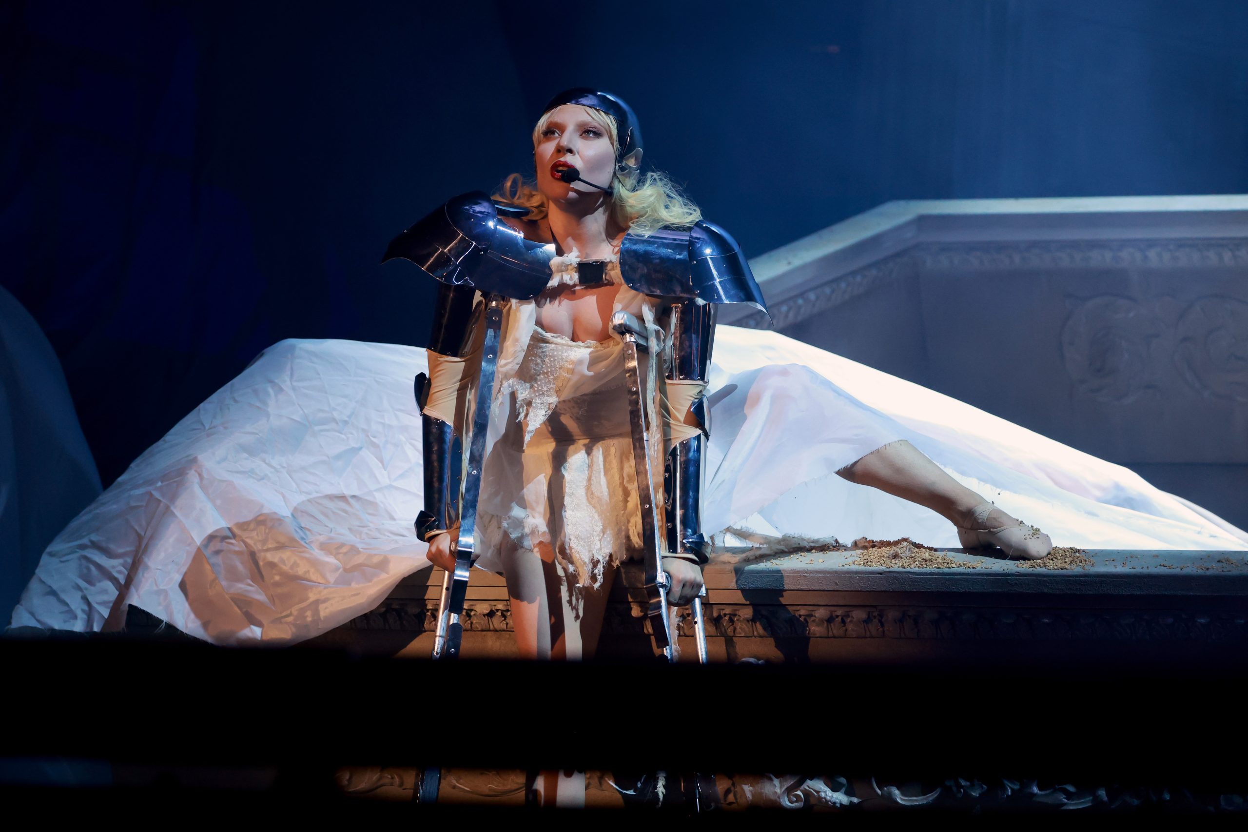 Η Lady Gaga έκλεισε τα 40 και οι θαυμαστές της της έκαναν έκπληξη επί σκηνής 1