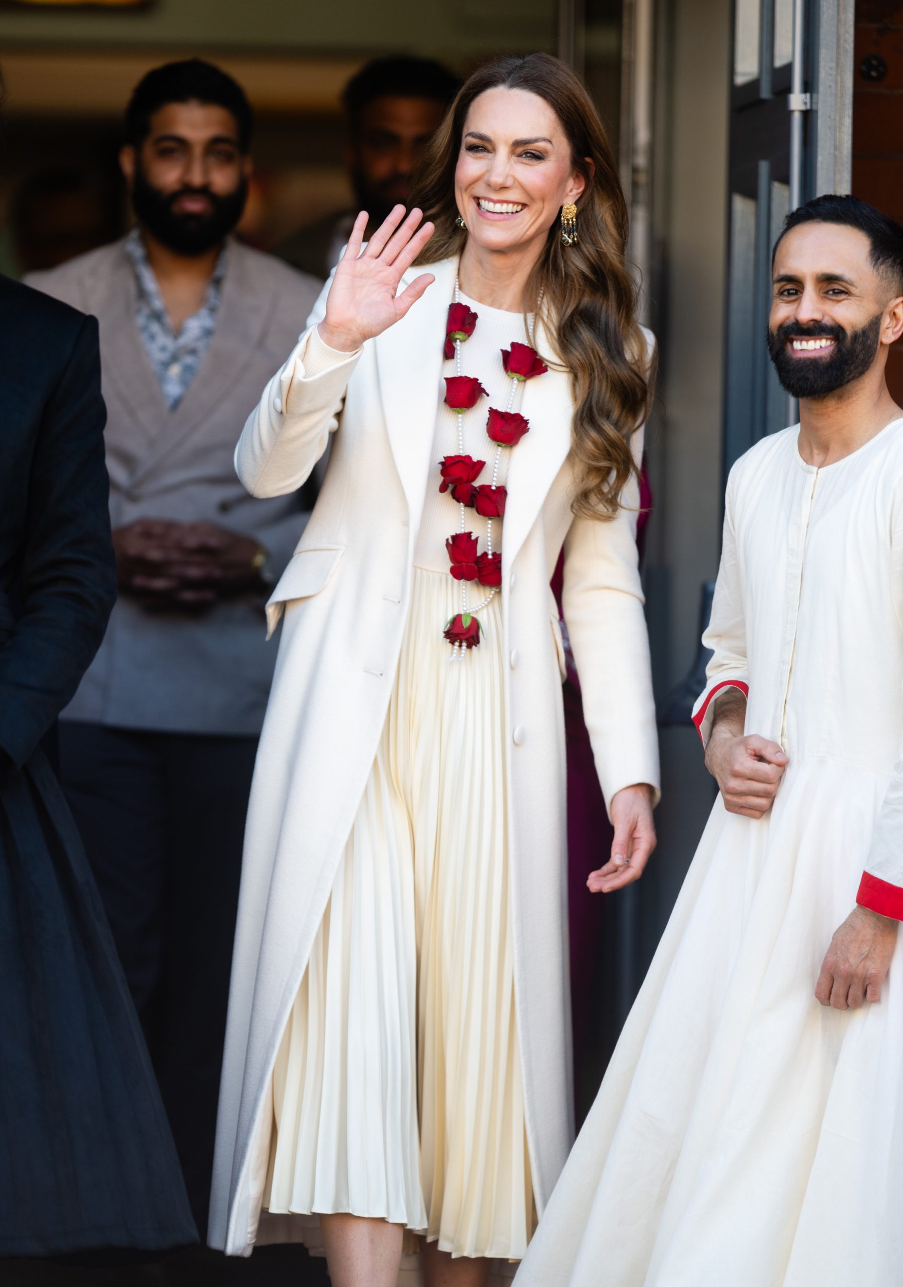 Λευκή κομψότητα και άρωμα άνοιξης: Η εμφάνιση της Kate Middleton που έκλεψε τις εντυπώσεις 2