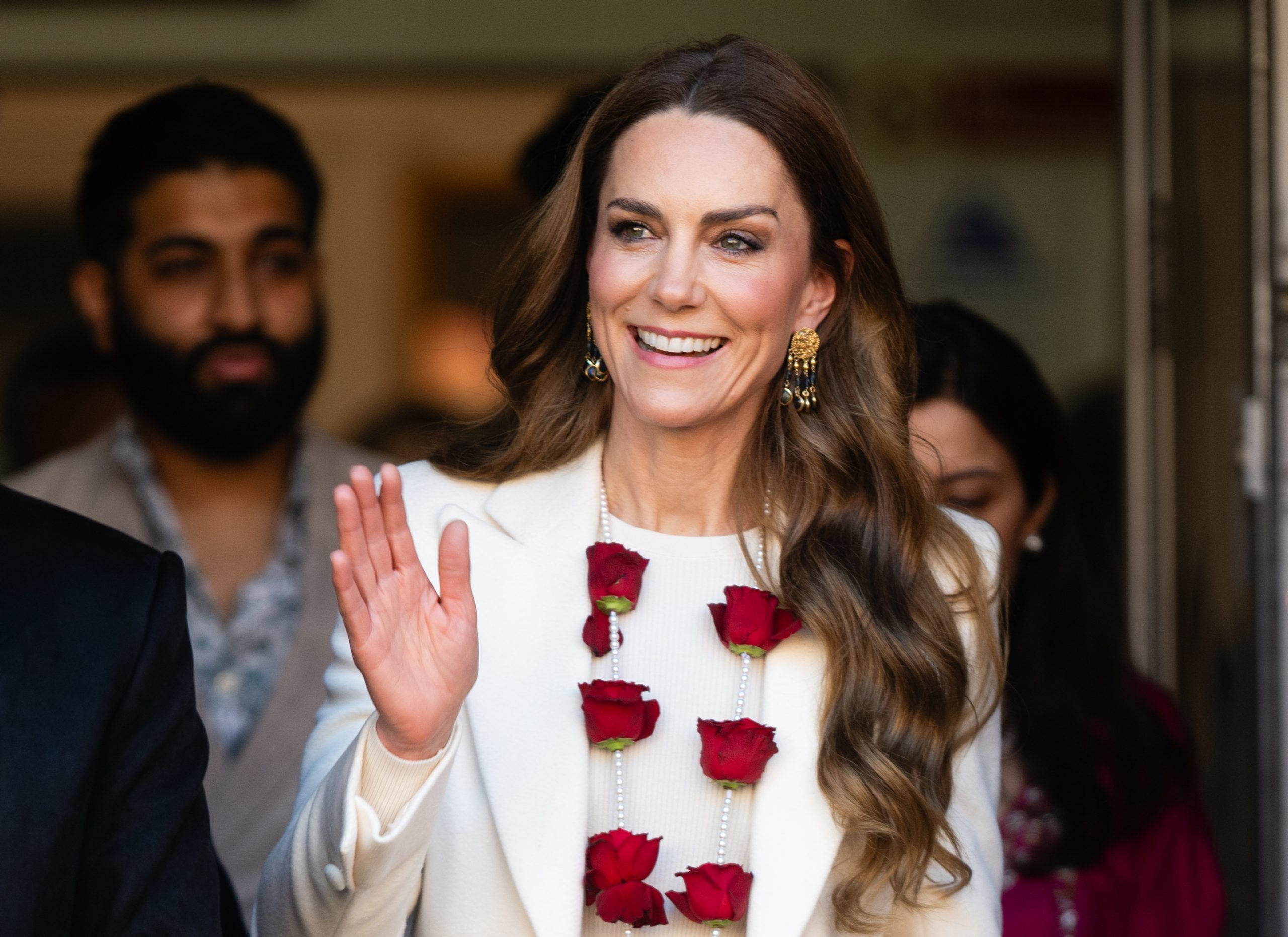 Λευκή κομψότητα και άρωμα άνοιξης: Η εμφάνιση της Kate Middleton που έκλεψε τις εντυπώσεις 3