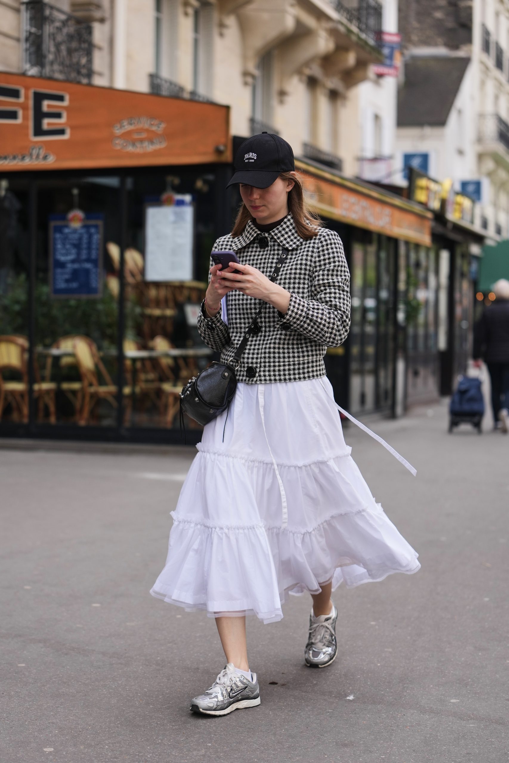 Prairie skirt: Η φούστα που επαναφέρει τον ρομαντισμό στα σύνολα της άνοιξης 2