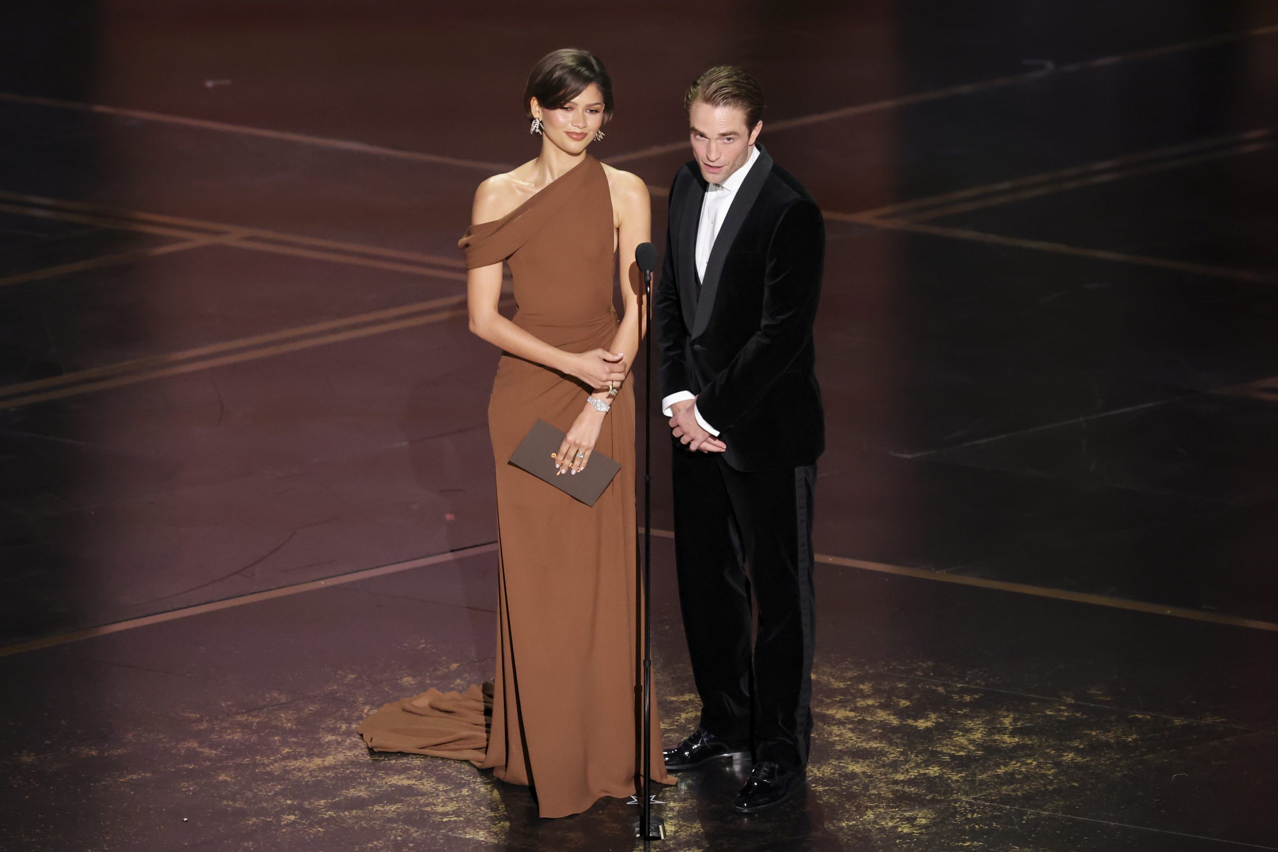 Όσκαρ 2026: Η Zendaya εντυπωσίασε με το αρχαιοελληνικό look της- Η λεπτομέρεια που επιβεβαίωσε το γάμο της 1