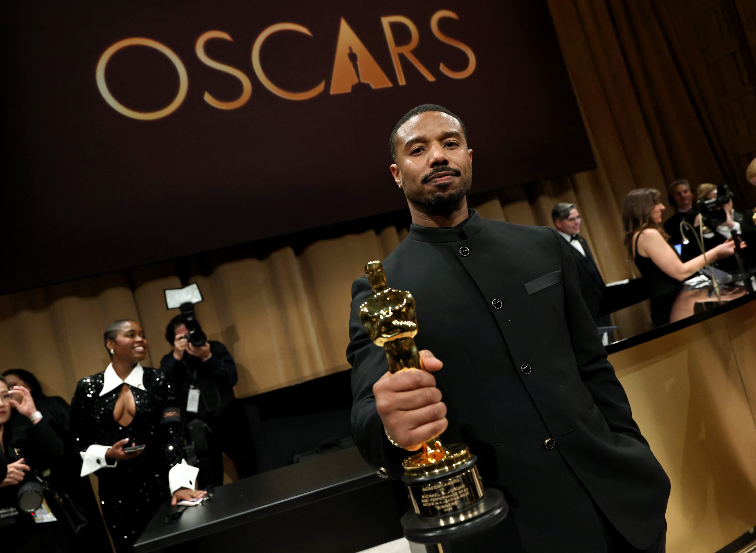 Μετά τα Όσκαρ, ξεκίνησε το πραγματικό πάρτι: Οι σταρ που έκλεψαν την παράσταση στα after-parties 1