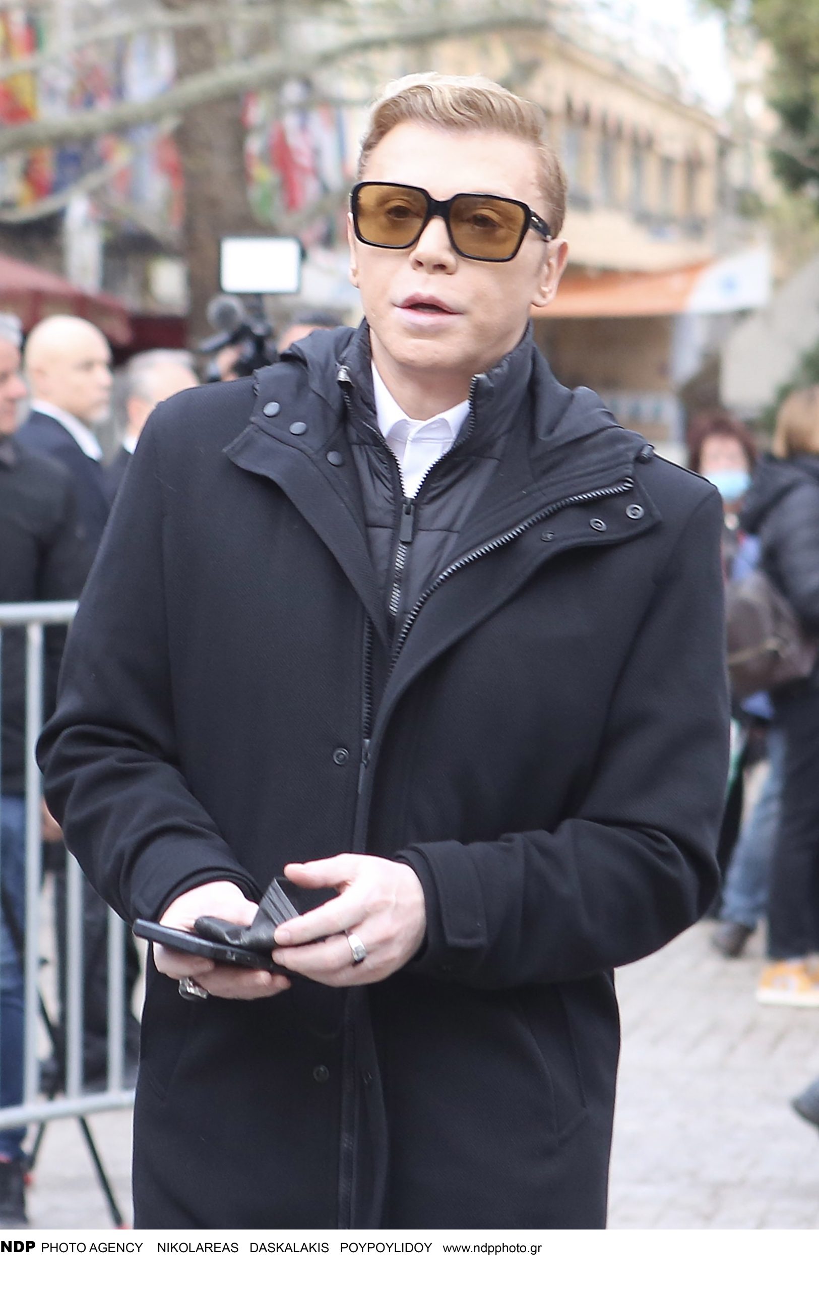 Βαρύ το κλίμα στο τελευταίο «αντίο» στη Μαρινέλλα – Συγκλόνισε η παρουσία του Τάκη Ζαχαράτου 2