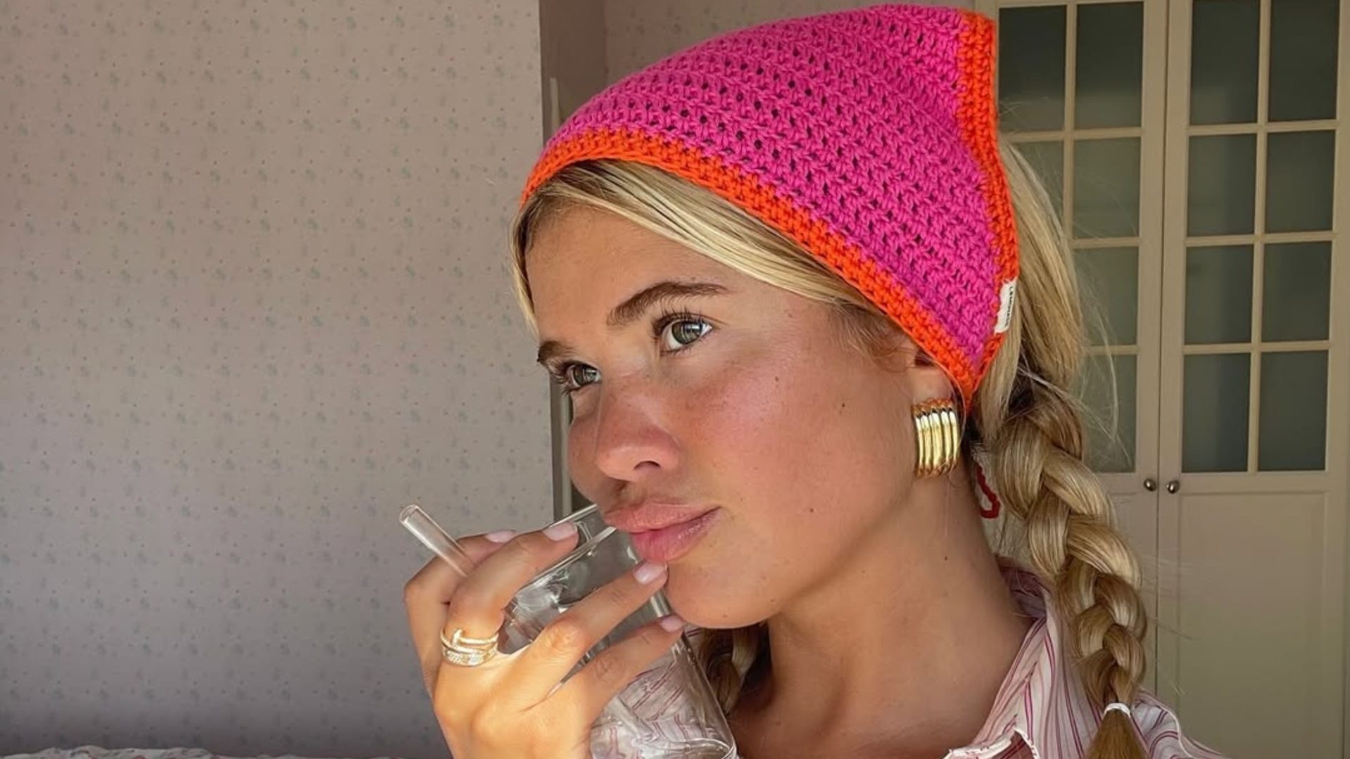 Αυτό είναι το αξεσουάρ μαλλιών που φοράνε όλα τα it girls αυτήν τη στιγμή 1