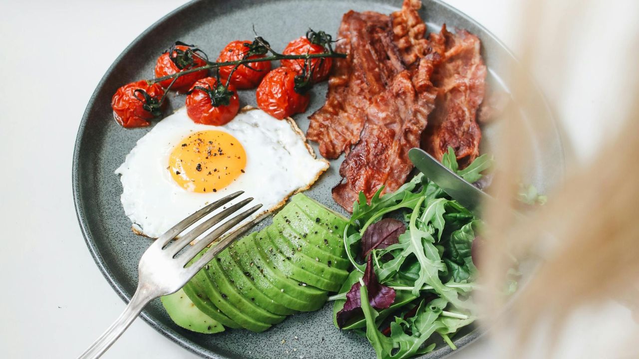 5 πρωτεϊνικά πρωινά χωρίς αυγά που προτείνουν οι ειδικοί για ενέργεια και κορεσμό 1