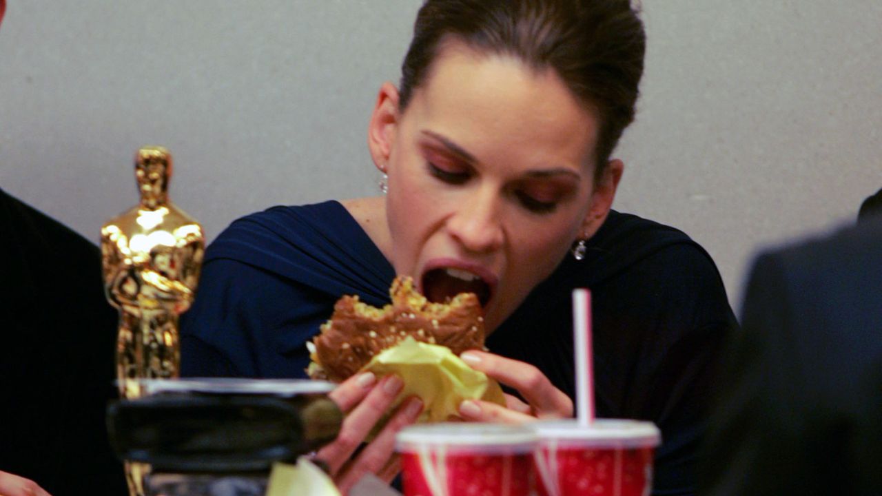 Γιατί οι stars των Oscars τρώνε burgers μετά την τελετή – Η παράδοση που ξεκίνησε το 2005