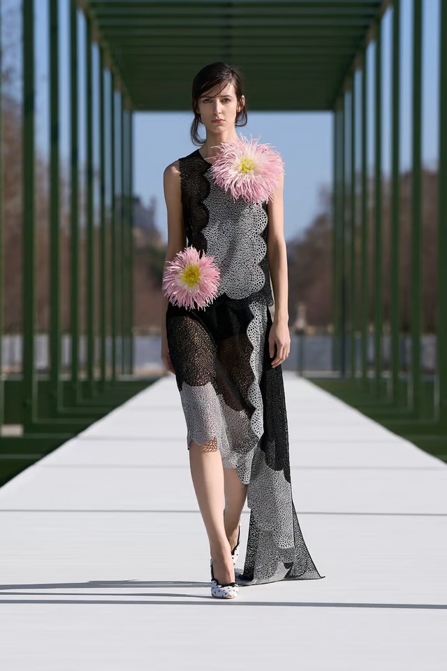 Dior FW 2026-27: Η άνοιξη μέσα στο φθινόπωρο του Jonathan Anderson 6