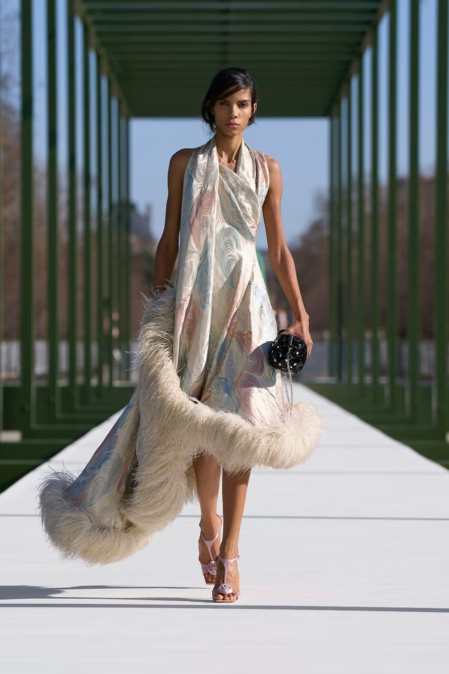 Dior FW 2026-27: Η άνοιξη μέσα στο φθινόπωρο του Jonathan Anderson 5