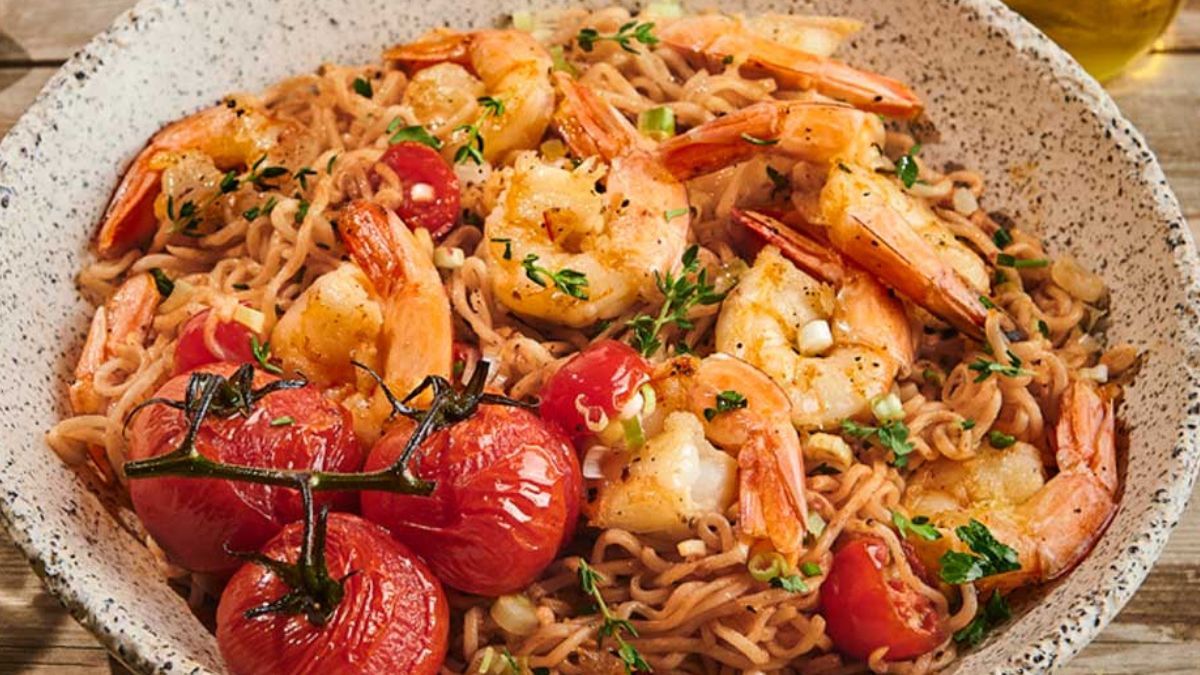 Γρήγορες, εύκολες, πεντανόστιμες- Οι γαρίδες της Αργυρώς με γλασαρισμένα ντοματίνια θα σας ξετρελάνουν 1