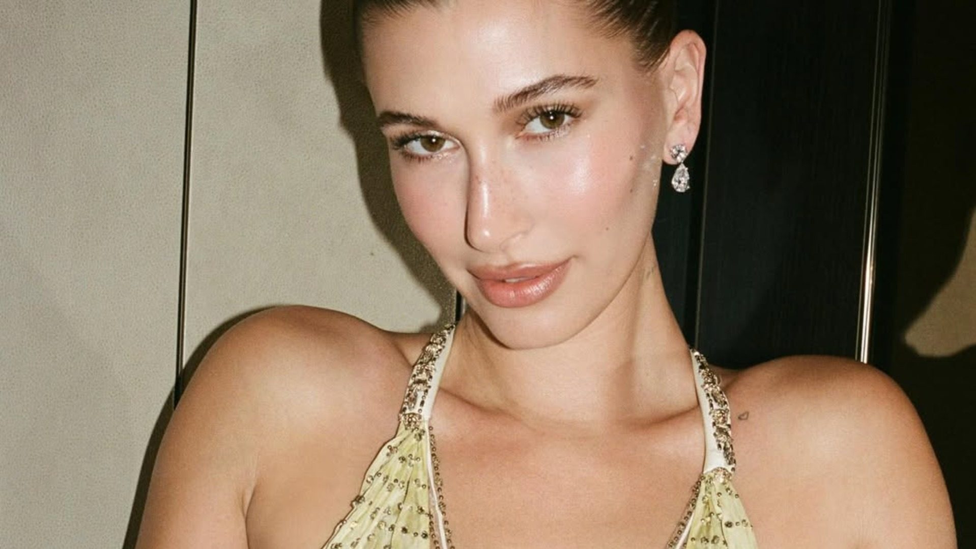 Το ανοιξιάτικο μανικιούρ της Hailey Bieber που θα αντιγράψουμε 1