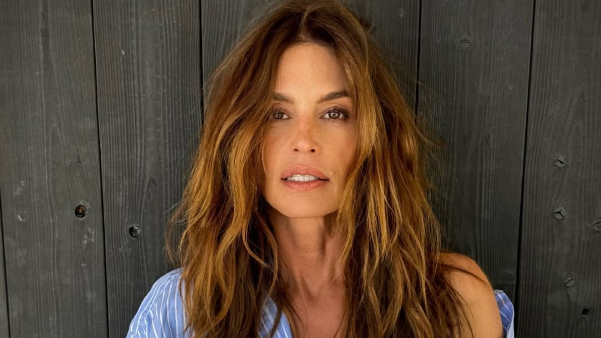 Η Cindy Crawford μας δείχνει την πρωινή ρουτίνα, που την κρατά λαμπερή και fit στα 60 της 1