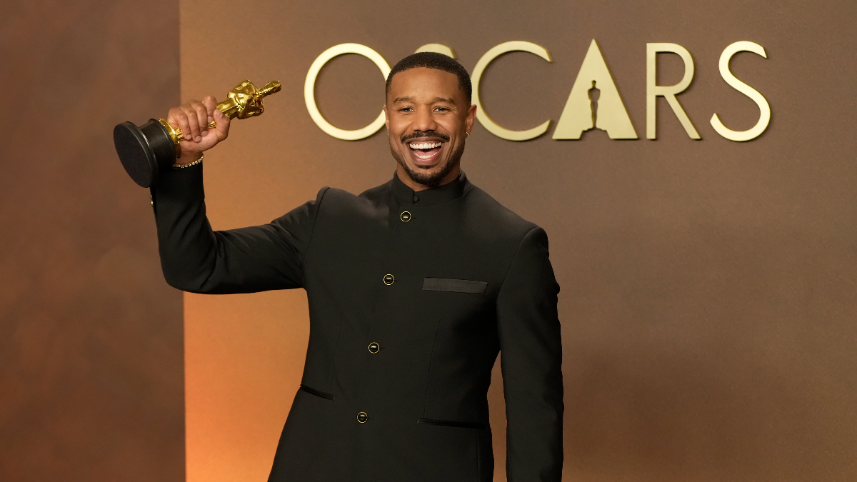 Ο Michael B. Jordan γιόρτασε τη νίκη του στα Όσκαρ… με ένα μπέργκερ στο χέρι 1