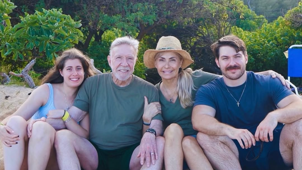 Ο Chuck Norris ζούσε μια ζωή «στο κόκκινο»: Τα δύσκολα παιδικά χρόνια, οι έρωτες και η άγνωστη κόρη 1