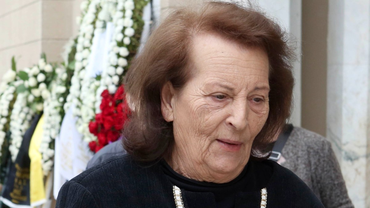 Βάσω Καζαντζίδη στην κηδεία της Μαρινέλλας: «Ήταν αδερφή μου. Καλή αντάμωση με τον Στέλιο» 1