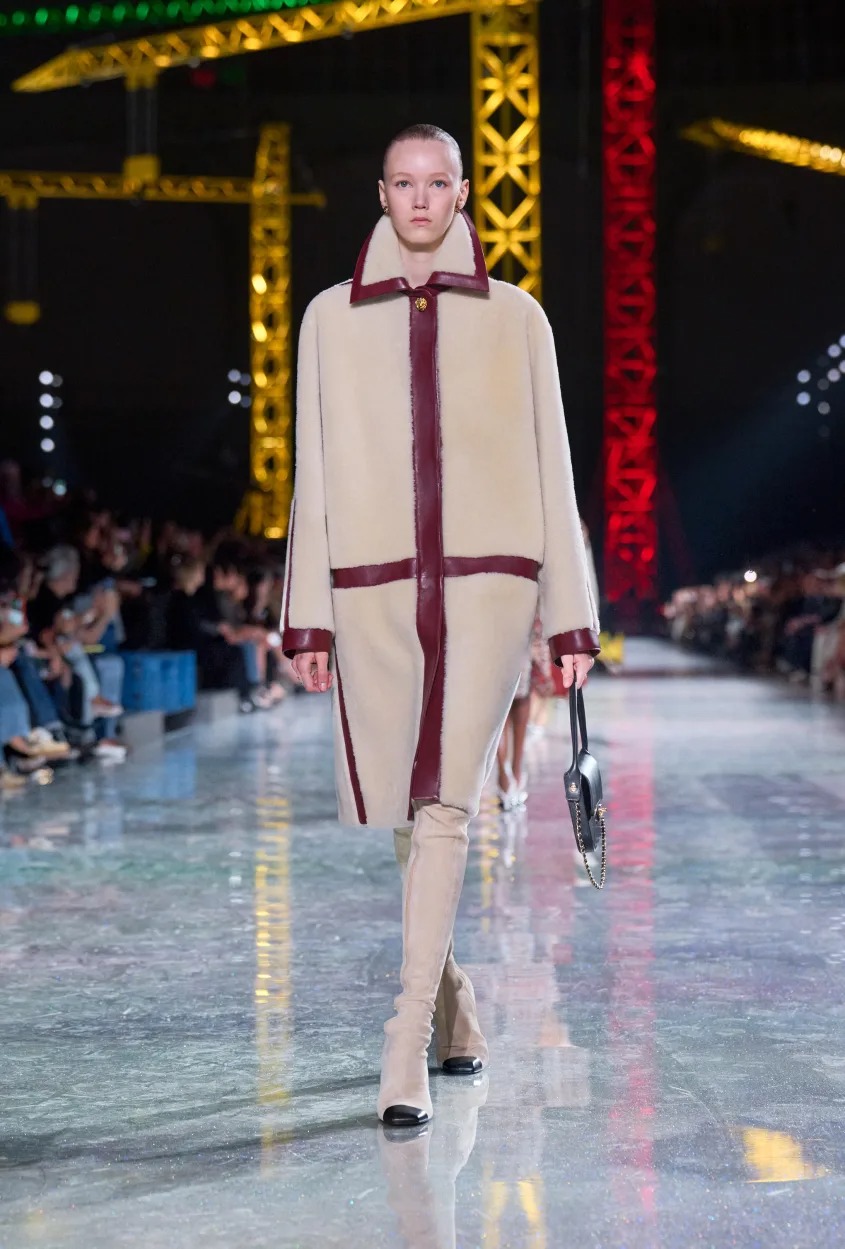 Chanel: O Matthieu Blazy παρουσίασε τη συλλογή του σε ένα γιγάντιο εργοτάξιο της μόδας 5