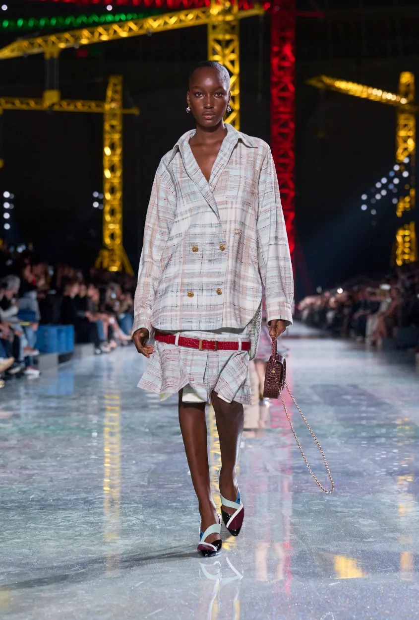 Chanel: O Matthieu Blazy παρουσίασε τη συλλογή του σε ένα γιγάντιο εργοτάξιο της μόδας 6