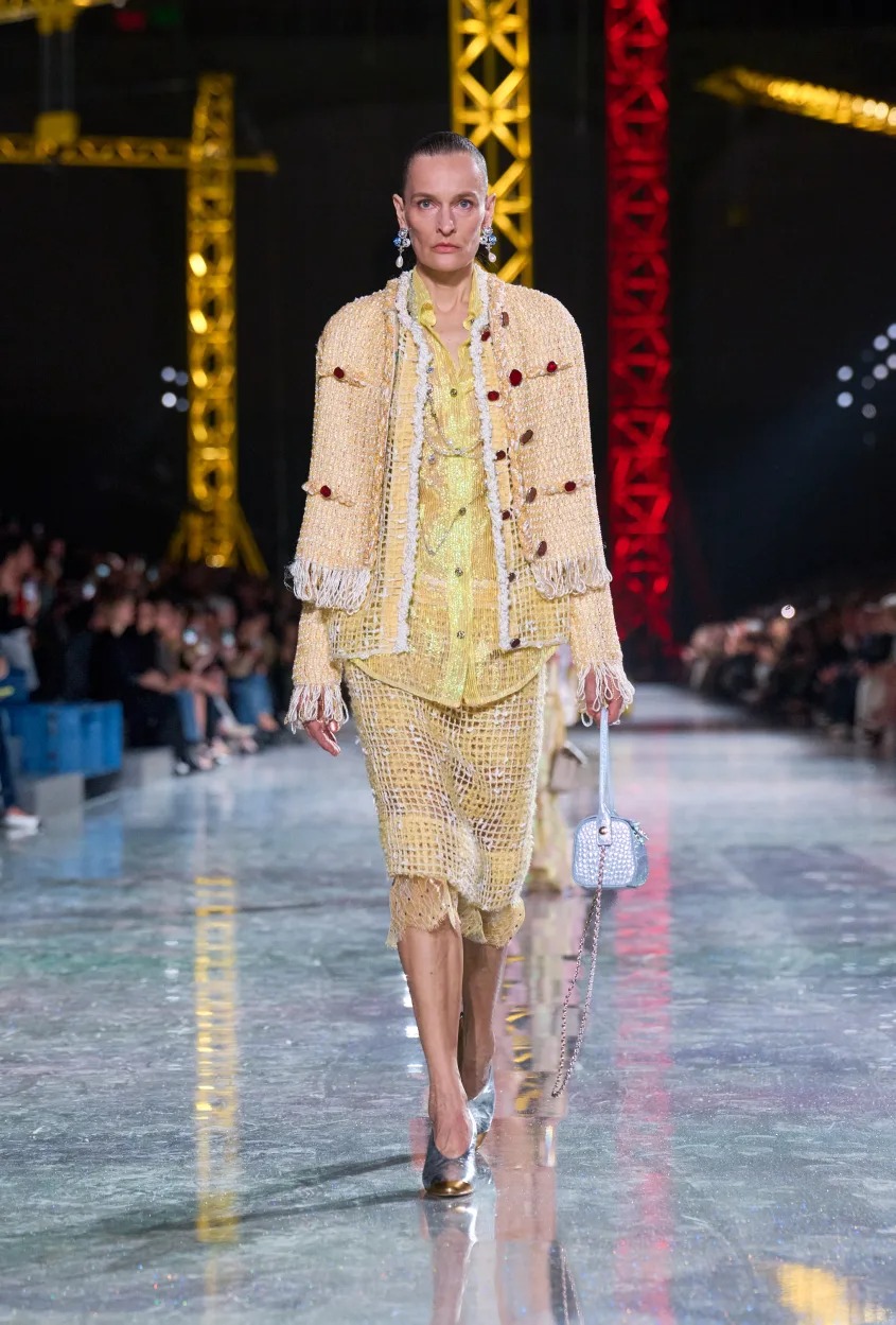 Chanel: O Matthieu Blazy παρουσίασε τη συλλογή του σε ένα γιγάντιο εργοτάξιο της μόδας 4