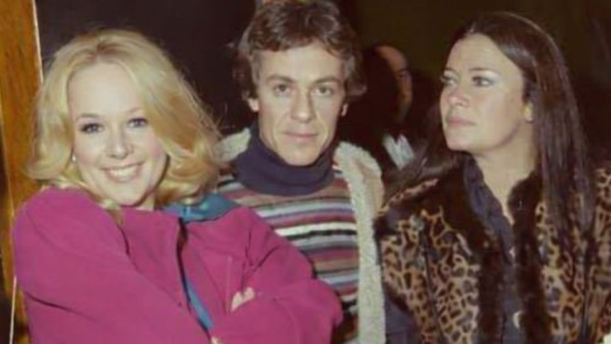 Η Αλίκη Βουγιουκλάκη και η Τζένη Καρέζη με τον Γιάννη Πάριο τη δεκαετία του ’70 1