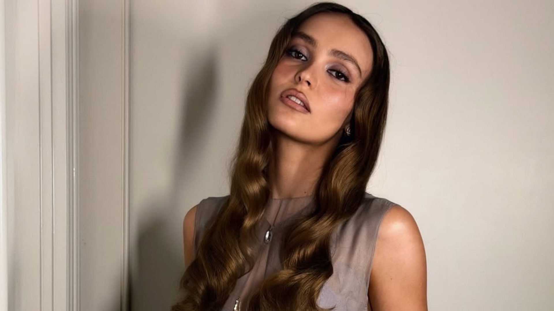 Lily-Rose Depp: Έκανε το απόλυτο καστανό της άνοιξης 1