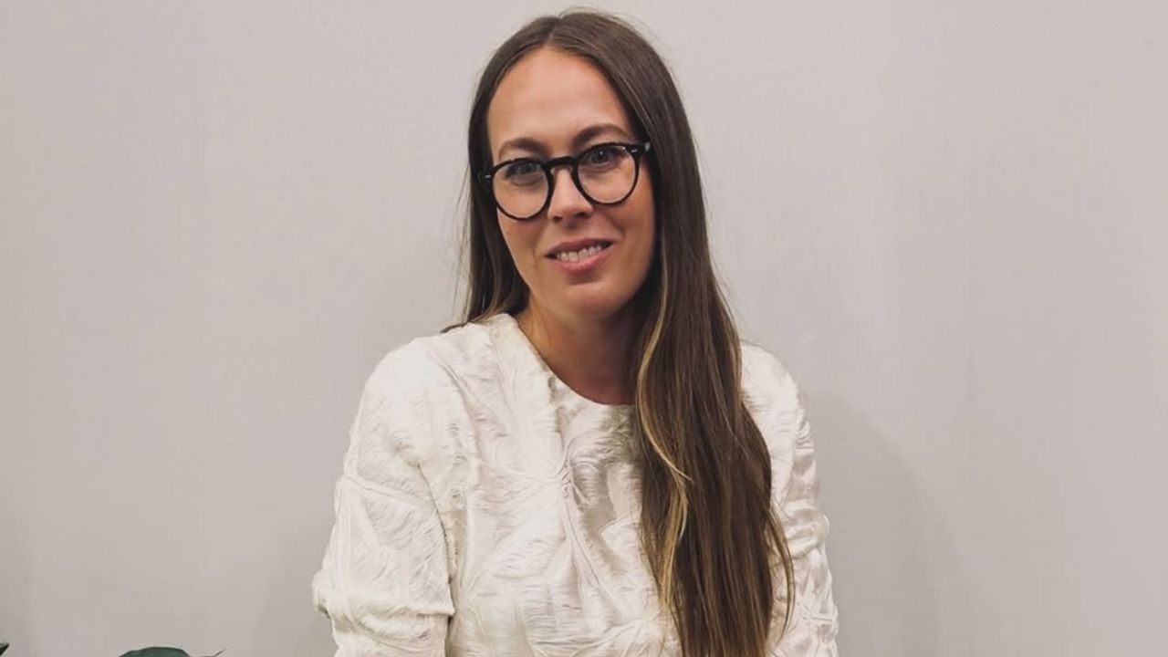 Nina Flohr: Το αρχαιοελληνικό κόσμημα με τη θεά Ήρα που φόρεσε πριν τον γάμο με τον Φίλιππο Ντε Γκρες