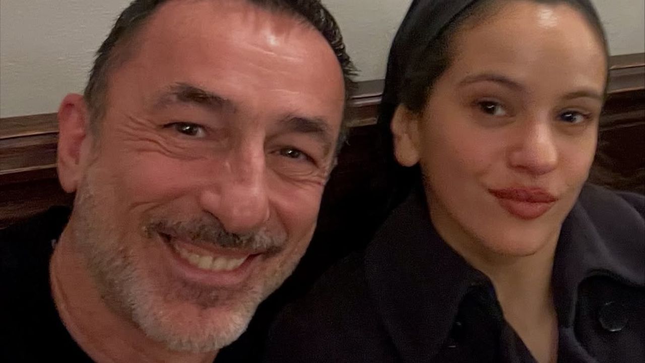 Δημήτρης Παπαϊωάννου: Ο Έλληνας σκηνοθέτης και χορογράφος που συνεργάστηκε με την Rosalía στη σκηνή της Λυών