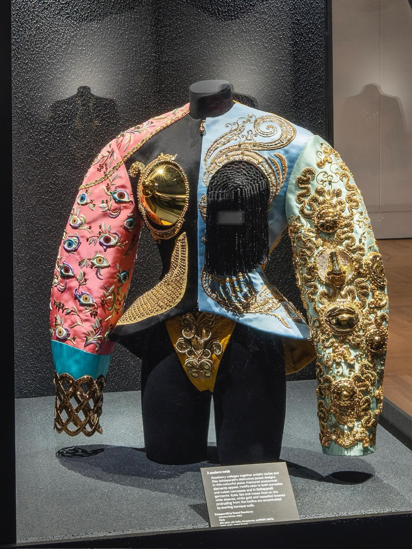 Schiaparelli στο V&A: Όταν η μόδα μεταμορφώνεται σε τέχνη και φαντασία 5