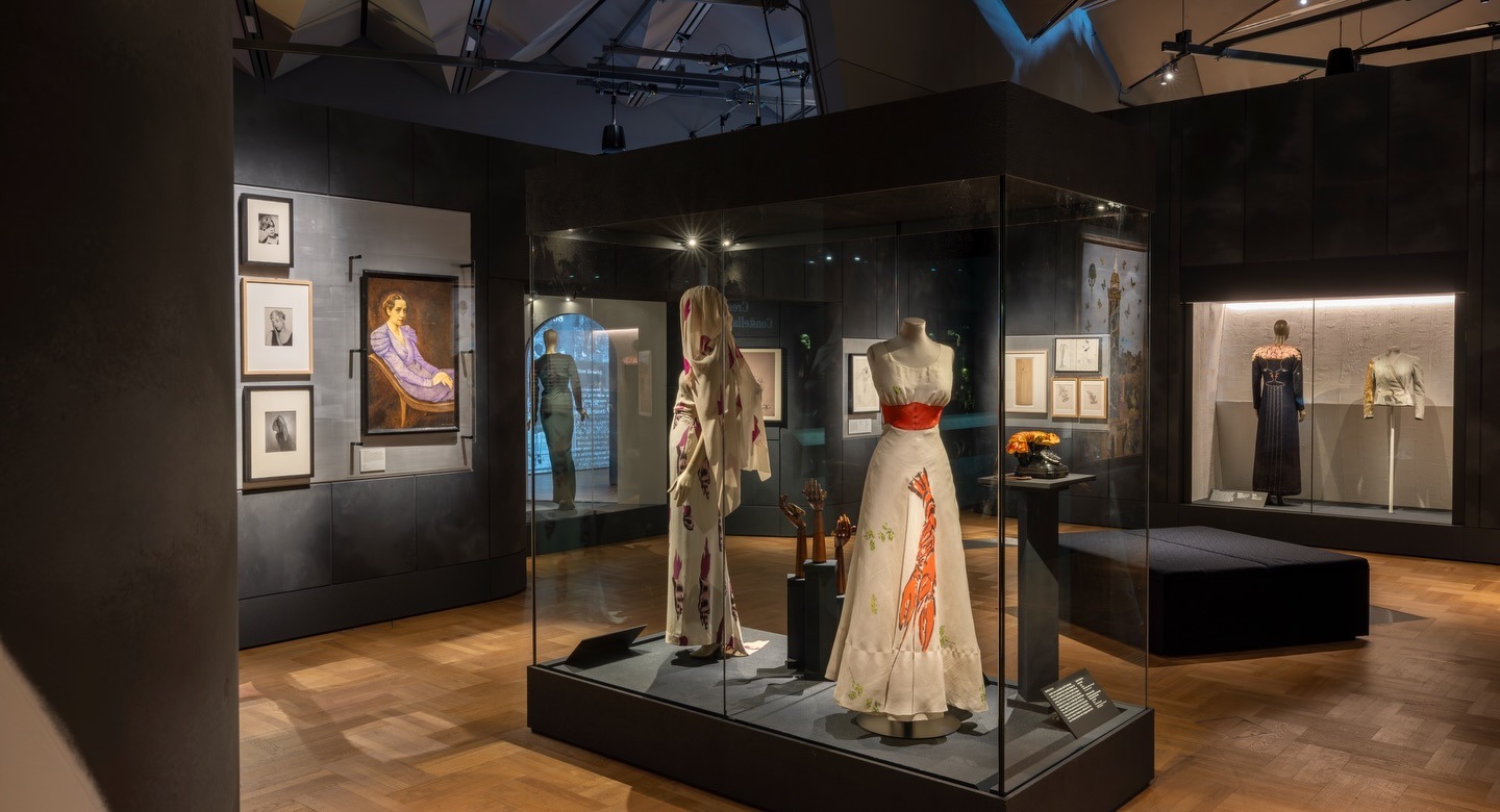 Schiaparelli στο V&A: Όταν η μόδα μεταμορφώνεται σε τέχνη και φαντασία 4