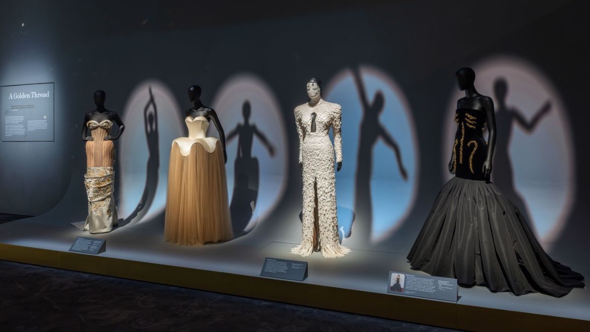 Schiaparelli στο V&A: Όταν η μόδα μεταμορφώνεται σε τέχνη και φαντασία