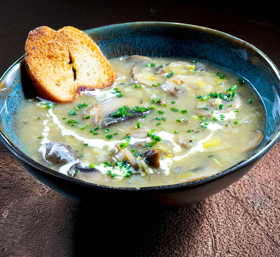 Η πιο νόστιμη μανιταρόσουπα έχει μέσα αποξηραμένα μανιτάρια πορτσίνι 1