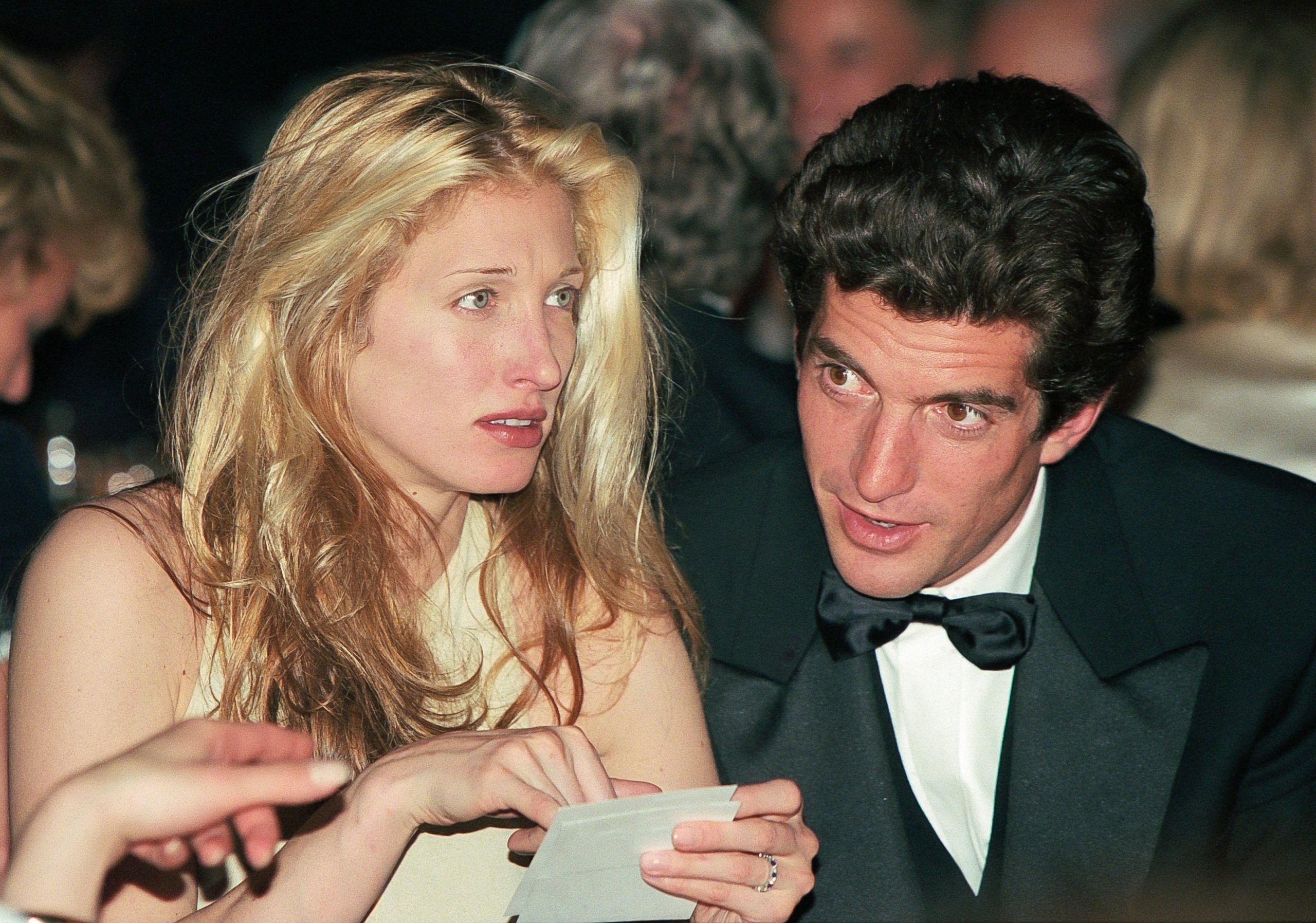 Το δαχτυλίδι αρραβώνων της Carolyn Bessette ήταν εμπνευσμένο από το «swimming ring» της Jackie Kennedy 1