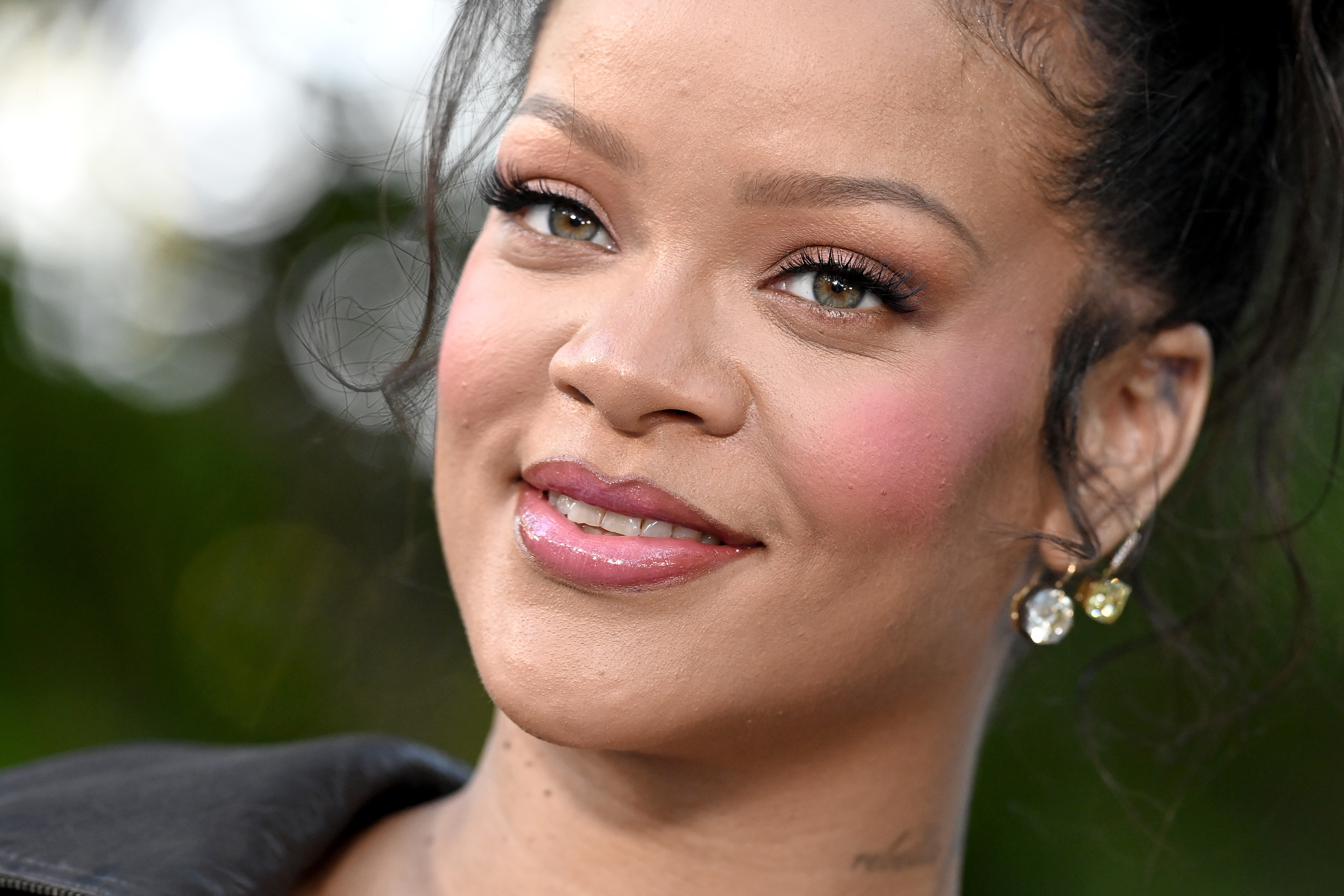 Rihanna: Έγινε η πρώτη γυναίκα που ξεπέρασε τα 200 εκατομ. πιστοποιημένα single από την Ένωση Μουσικής Βιομηχανίας των ΗΠΑ 1