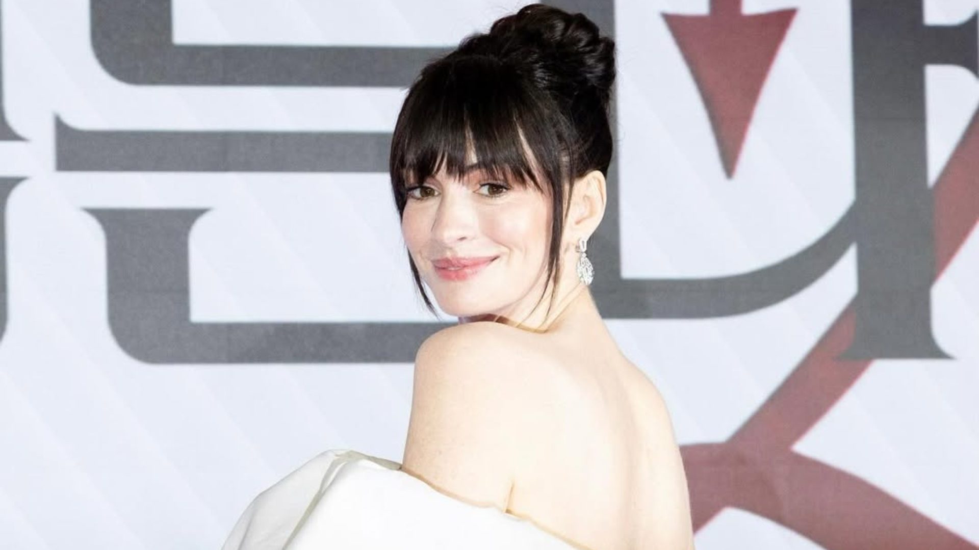 Η Anne Hathaway μας πήγε πίσω στην εποχή του The Devil Wears Prada με τις αφέλειές της 1